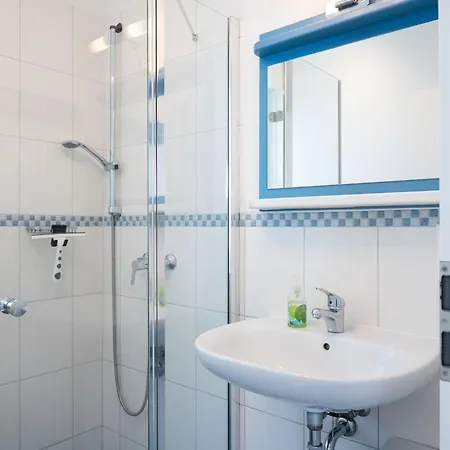 Urlaub Im Reethaus Delphin Mit Whirlpool Und Sauna By Interhome Prázdninový dům